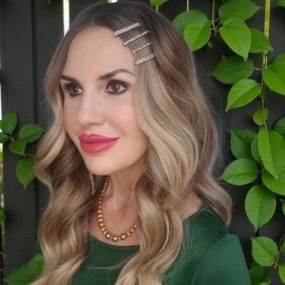 Accessories - A Set Of Four Hair Pins